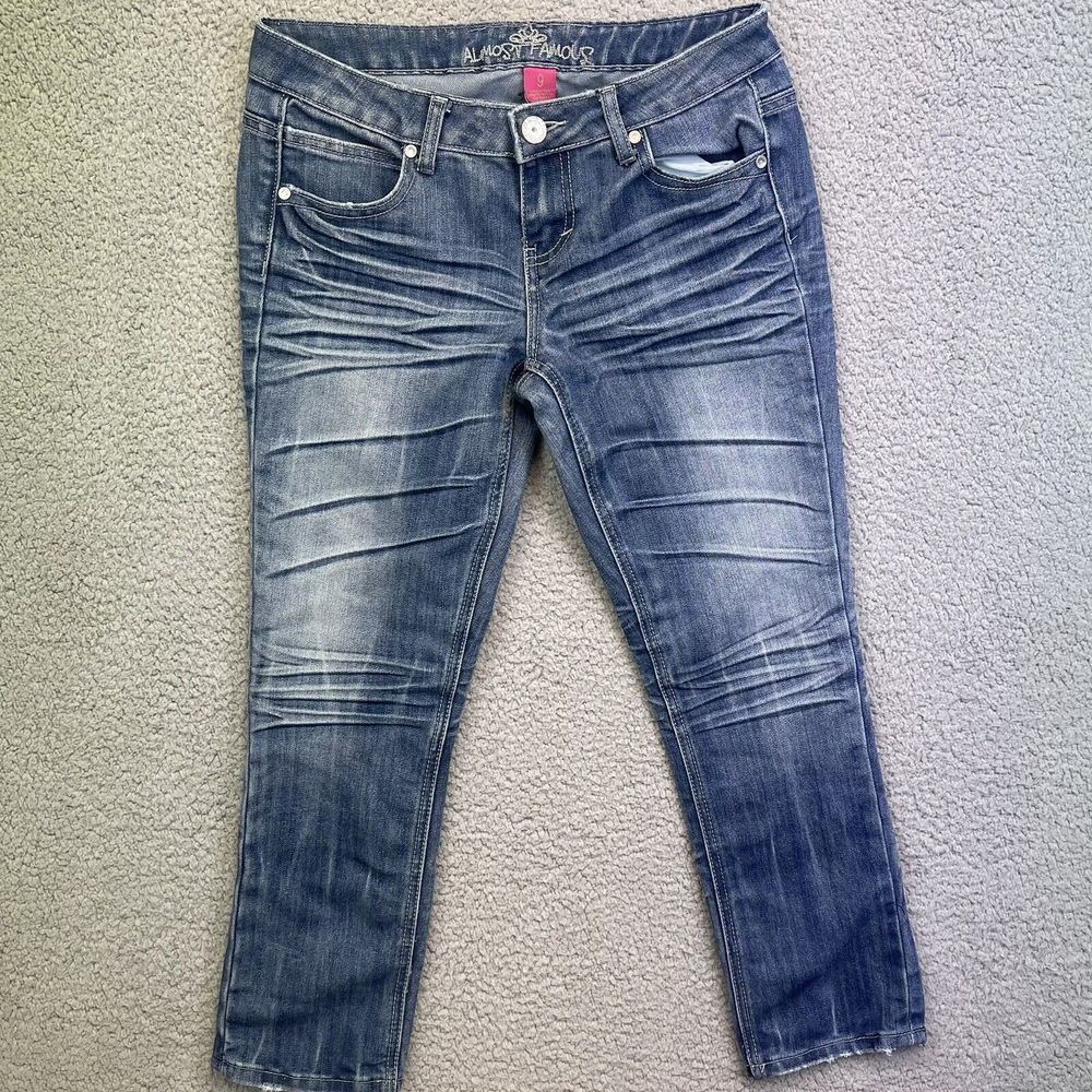 Almost Famous Women's / Juniors Capri Jeans S z 9 Stitch Pocket Denim